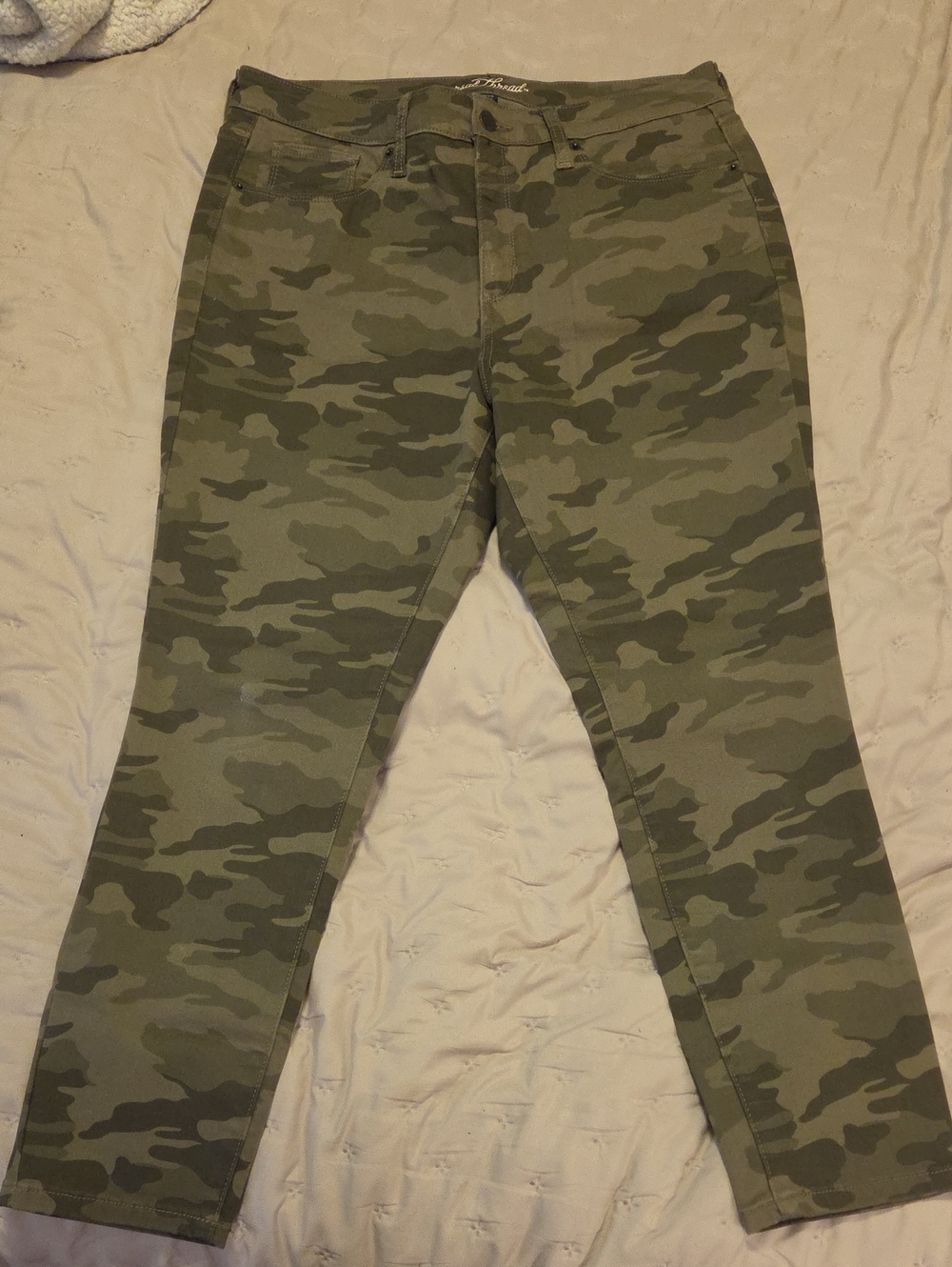 Universal Thread Camo Ankle Pants in Olive & Dark Green